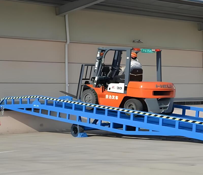 汝南移动式卸货平台（叉车用）